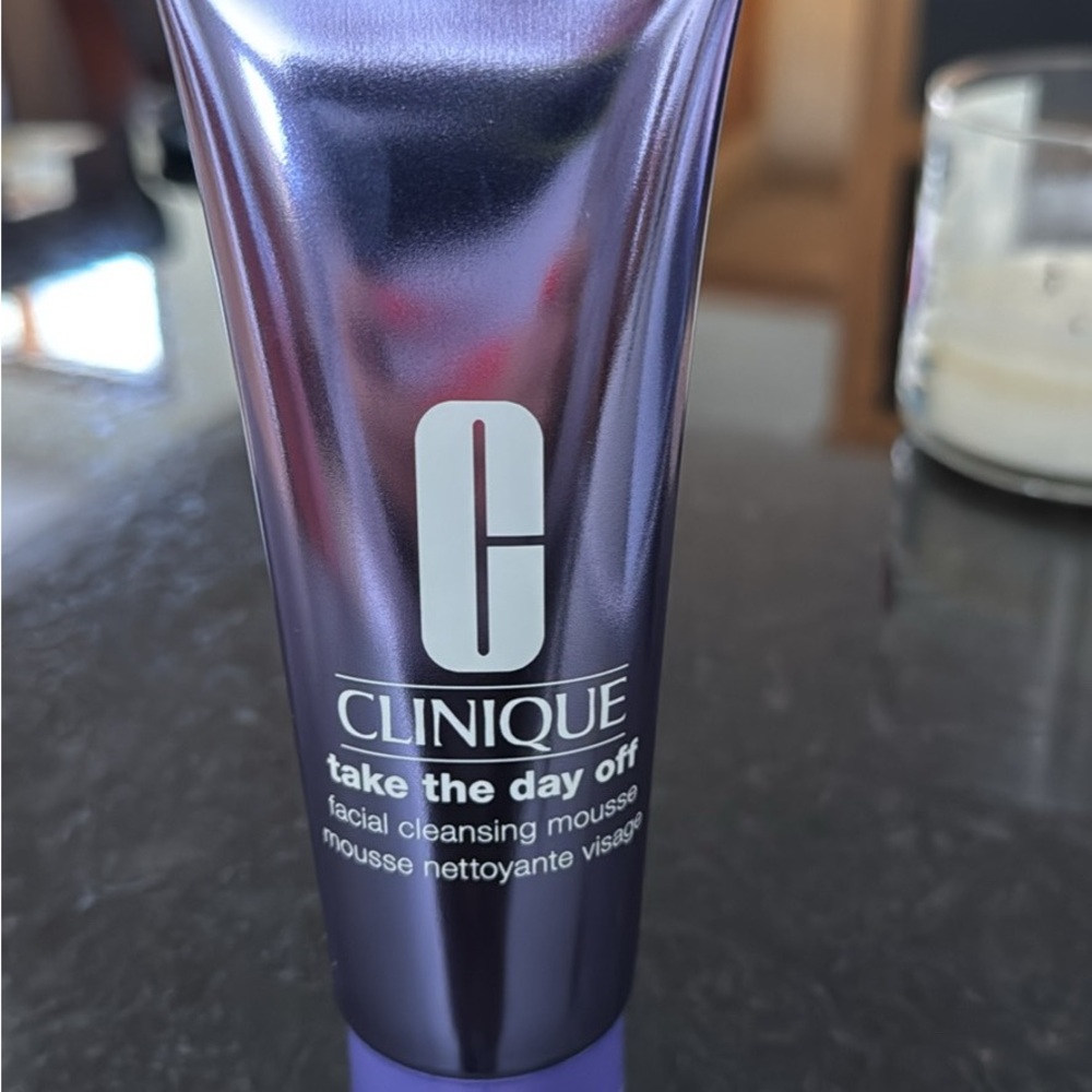 Clinique Take the Day Off Cleansing Mousse Purple Clinique take the day off